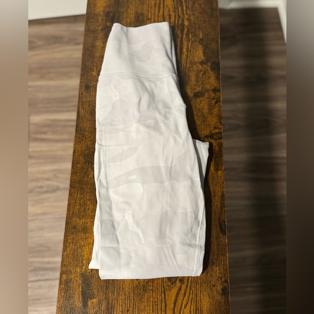 Alo White Camouflage Pants Sz XS Soft Comfy